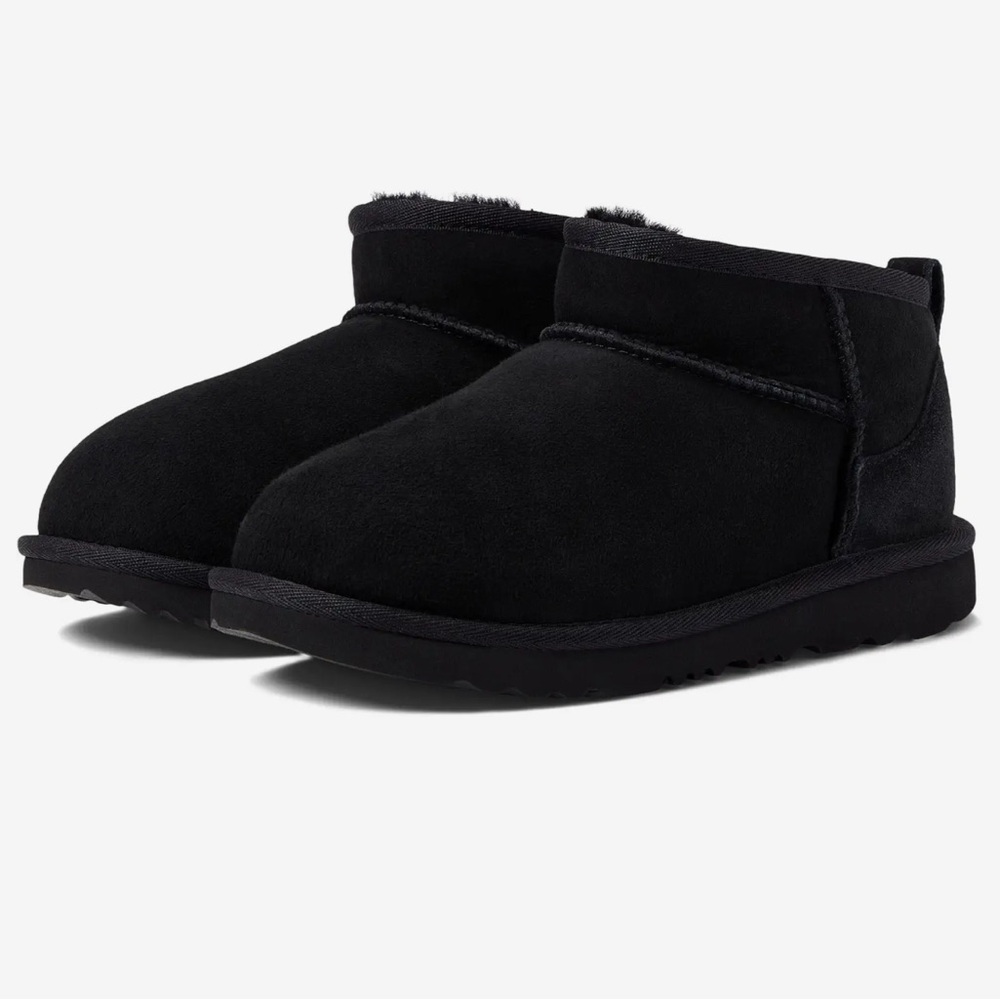 Kids Ultra Mini Uggs - size Youth 5